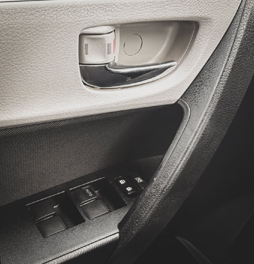 Used 2018 Toyota Corolla LE FWD image 5