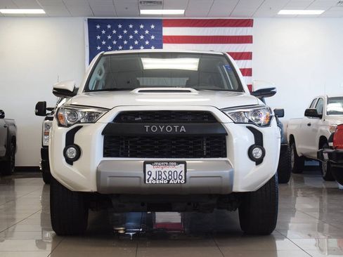 Used 2018 Toyota 4Runner TRD Off-Road Premium AWD/4WD image 2