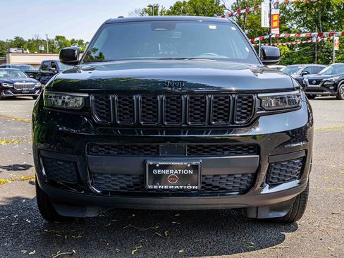 Used 2023 Jeep Grand Cherokee L Laredo image 2