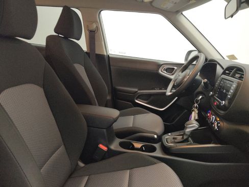 Used 2025 Kia Soul LX image 21