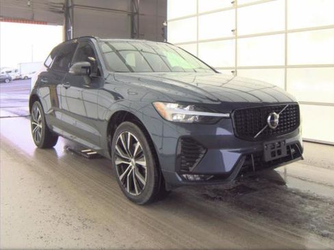 Used 2025 Volvo XC60 B5 Plus image 14