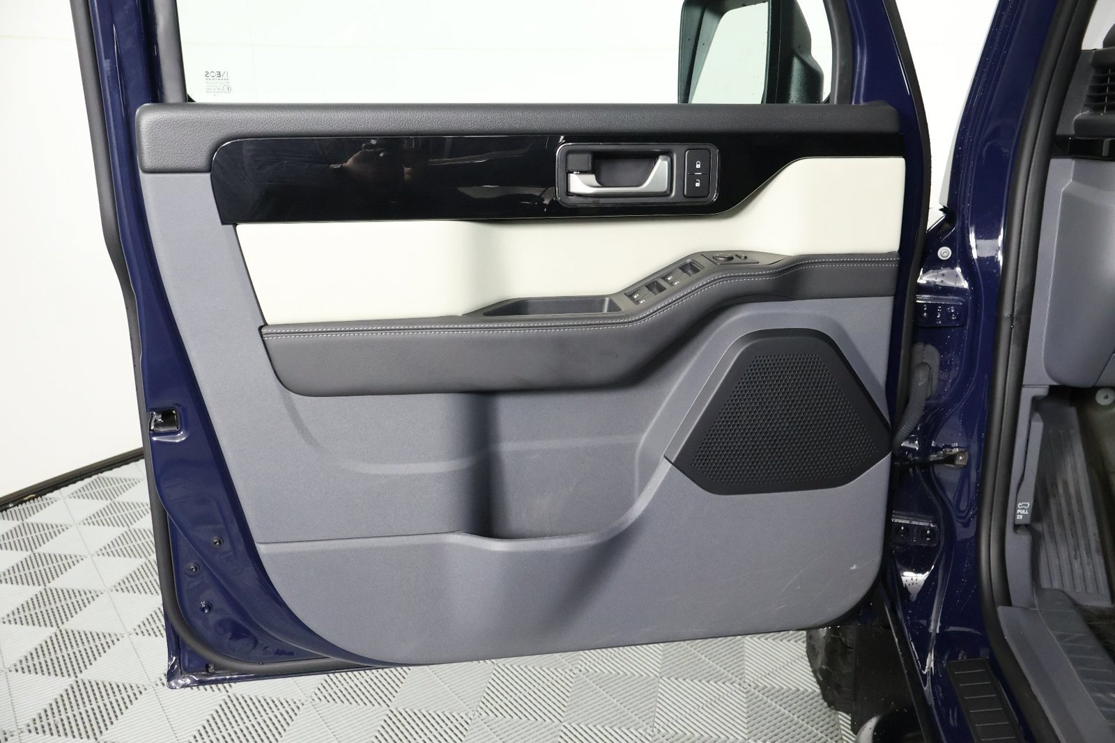 Used 2025 INEOS Grenadier Station Wagon AWD/4WD image 17