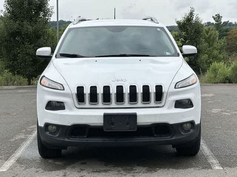 Used 2018 Jeep Cherokee Latitude AWD/4WD image 18