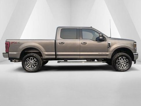 Used 2019 Ford F250 Lariat w/ Lariat Value Package AWD/4WD image 9