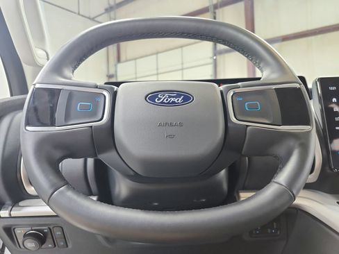 Used 2025 Ford Expedition Active AWD/4WD image 26