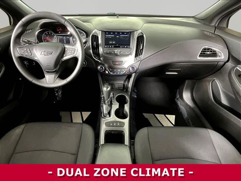 Used 2019 Chevrolet Cruze LT w/ Convenience Package FWD image 7