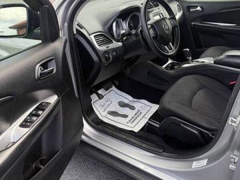 Used 2017 Dodge Journey SE image 7