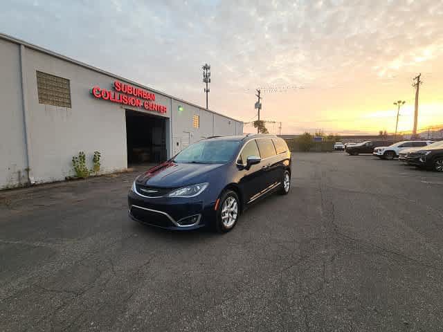 Used 2020 Chrysler Pacifica Limited FWD image 2