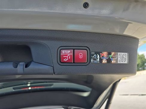 Certified 2025 Mercedes-Benz GLE 350 4MATIC image 6
