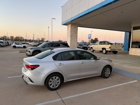Used 2023 Kia Rio LX image 2