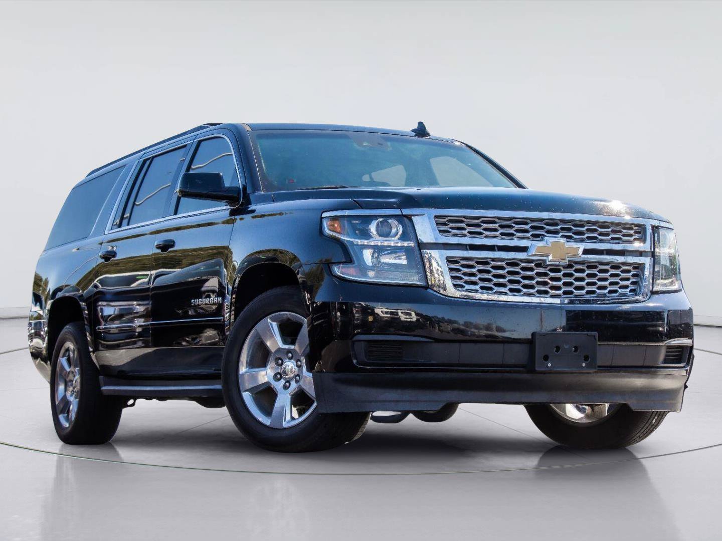Used 2018 Chevrolet Suburban LS w/ All-Season Package AWD/4WD image 2