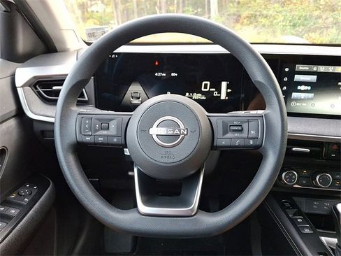 Used 2025 Nissan Kicks SV image 16