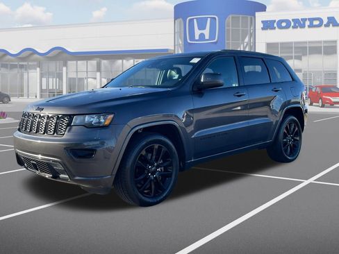 Used 2020 Jeep Grand Cherokee Altitude image 3