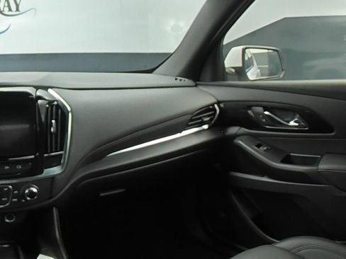 Used 2023 Chevrolet Traverse RS FWD image 18