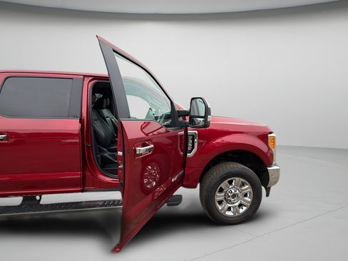 Used 2017 Ford F350 Lariat w/ Lariat Ultimate Package AWD/4WD image 28
