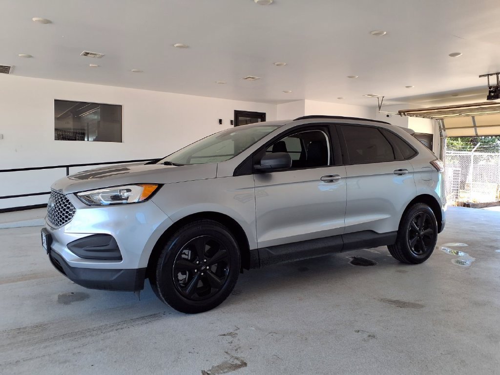 Used 2023 Ford Edge SE AWD/4WD image 2