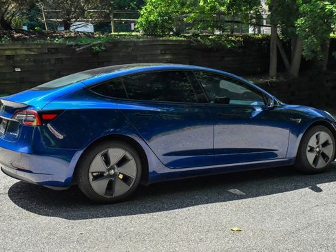 Used 2022 Tesla Model 3 Long Range AWD/4WD image 7