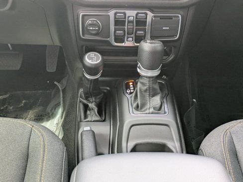 New 2025 Jeep Gladiator Sport image 17