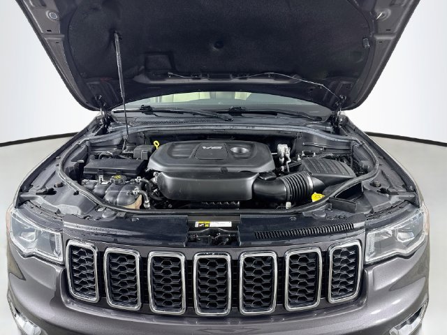 Used 2018 Jeep Grand Cherokee Laredo AWD/4WD image 31