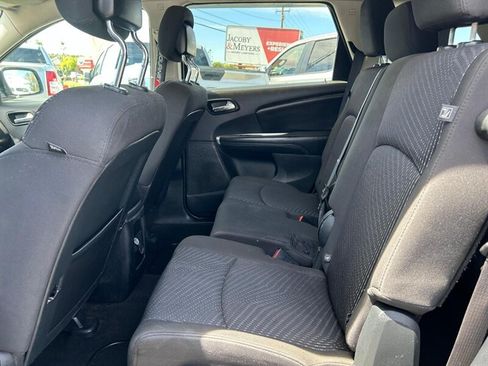 Used 2017 Dodge Journey SXT w/ Comfort/Convenience Group FWD image 17