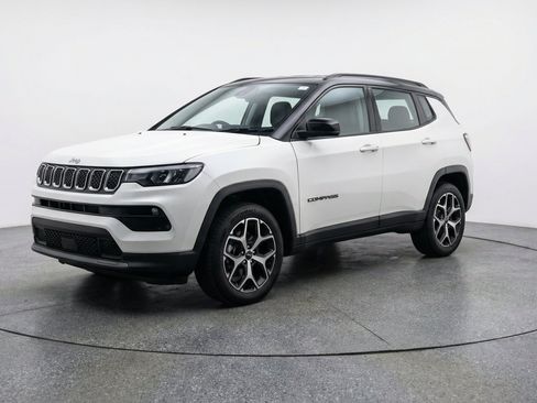 Used 2025 Jeep Compass Limited AWD/4WD image 3