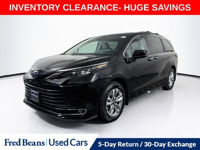 Used 2024 Toyota Sienna XLE w/ XLE Plus Package AWD/4WD image 3