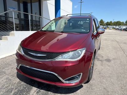 Used 2017 Chrysler Pacifica Limited w/ UConnect Theater Package