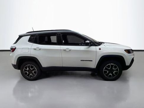 New 2026 Jeep Compass Trailhawk w/ Sun, Sound & Navigation Group AWD/4WD image 5