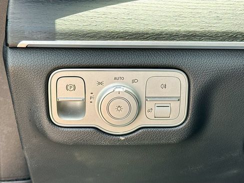 Used 2021 Mercedes-Benz GLE 350 4MATIC w/ AMG Line Exterior image 35