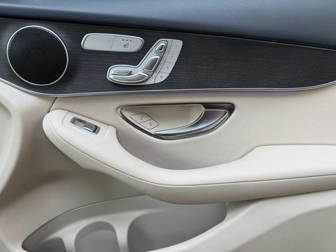 Used 2020 Mercedes-Benz GLC 300 4MATIC image 15