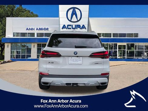 Used 2025 BMW X5 xDrive50e w/ Premium Package AWD/4WD image 4