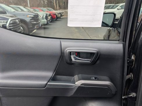 Certified 2019 Toyota Tacoma TRD Sport w/ Technology Package image 13