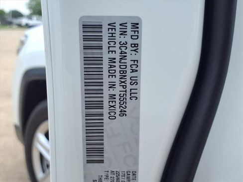 Used 2023 Jeep Compass Latitude image 30