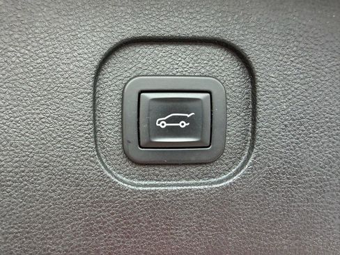 Used 2016 Chevrolet Equinox LTZ w/ Enhanced Convenience Package image 7