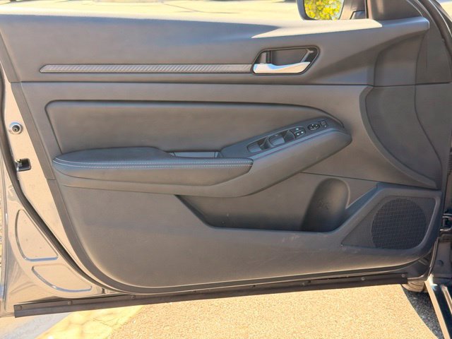 Used 2025 Nissan Altima 2.5 SV FWD image 22