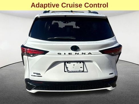 Certified 2025 Toyota Sienna XSE image 11