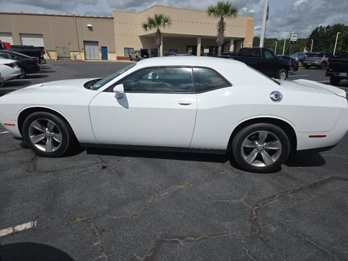 Used 2015 Dodge Challenger SXT RWD image 3