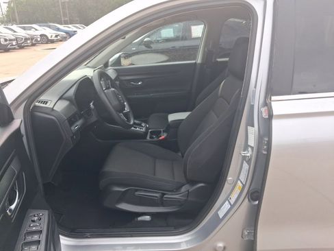Used 2025 Honda CR-V LX image 4
