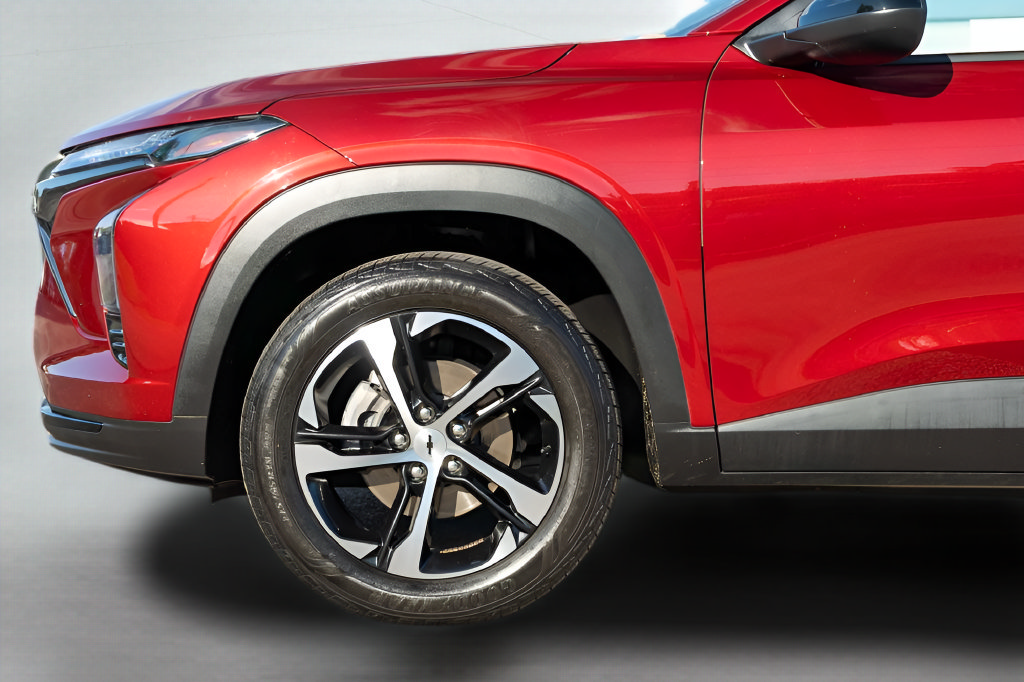 Used 2025 Chevrolet Trax RS FWD image 13