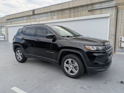 Used 2023 Jeep Compass Latitude w/ Sun and Sound Group AWD/4WD image 1