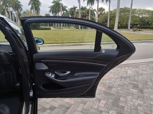 Used 2017 Mercedes-Benz S 550 Sedan image 38
