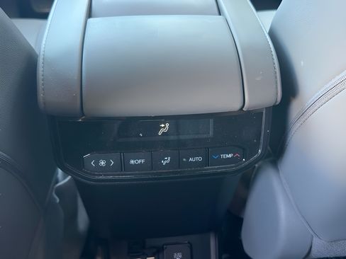 Used 2020 Toyota Highlander Limited AWD/4WD image 43