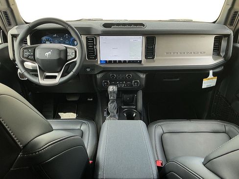 New 2026 Ford Bronco Outer Banks w/ Sasquatch Package image 13