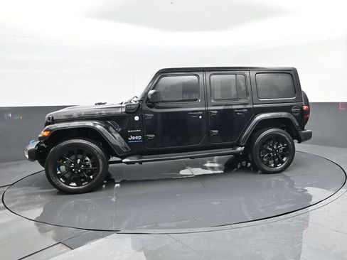 Used 2023 Jeep Wrangler Unlimited Sahara w/ Cold Weather Group AWD/4WD image 5