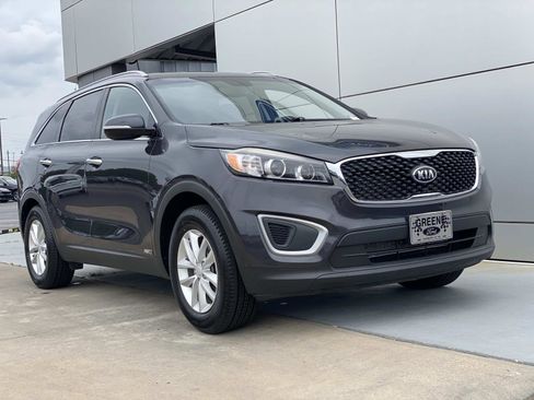 Used 2018 Kia Sorento AWD image 1