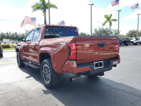 Used 2025 Toyota Tacoma TRD Sport image 9