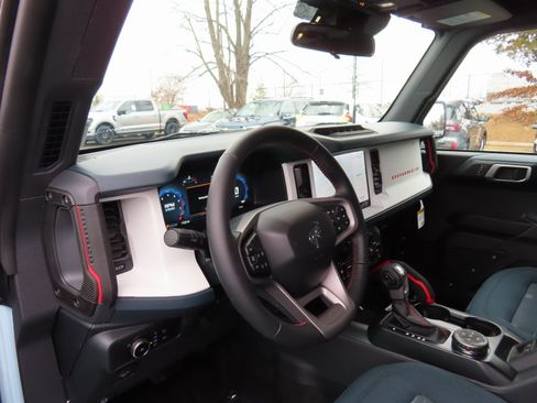 New 2025 Ford Bronco Heritage Edition image 9
