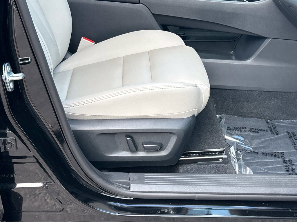 Certified 2025 Nissan Rogue SL FWD image 42
