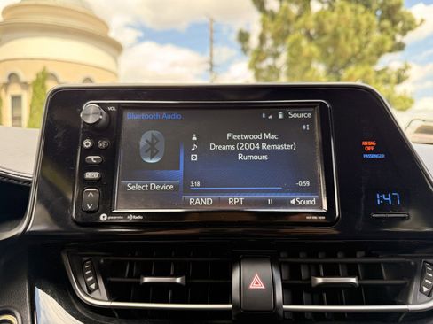 Used 2018 Toyota C-HR XLE FWD image 24