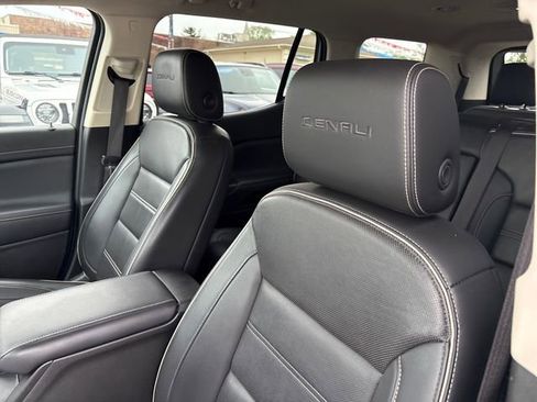 Used 2023 GMC Acadia Denali AWD/4WD image 9